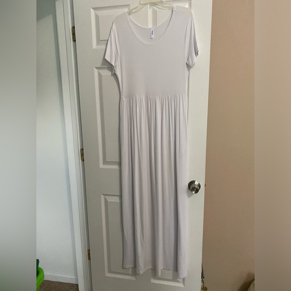 White short sleeve dress - Picture 3 of 6